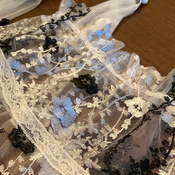 Tie Shoulder Crop Top - Picture 5 of 9